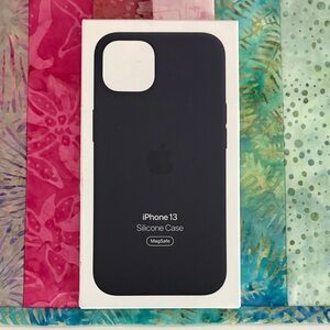 Apple iPhone 13 Silicone Case - Midnight